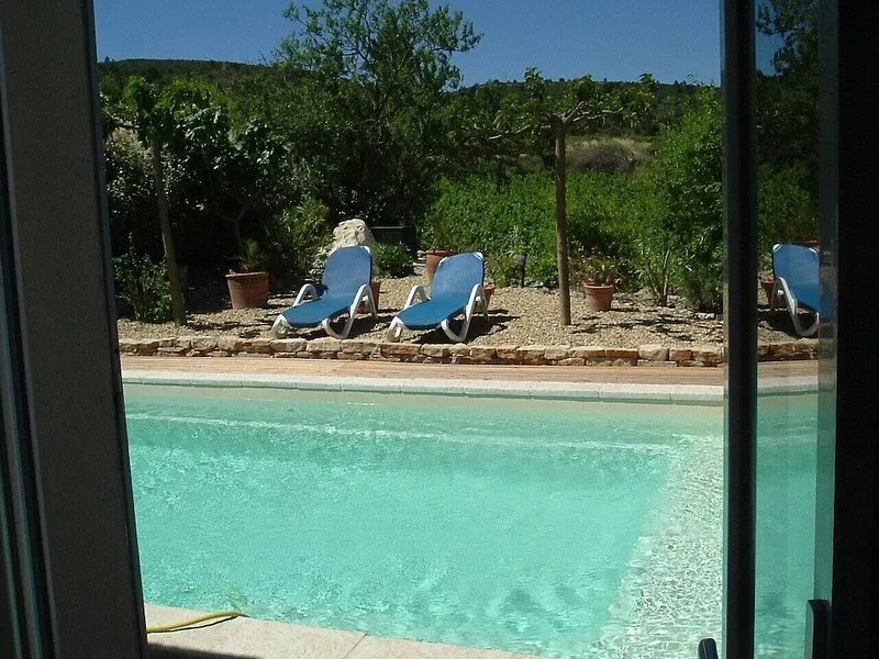 Villa with private heated pool , in the vineyard, 25 km away from the sea