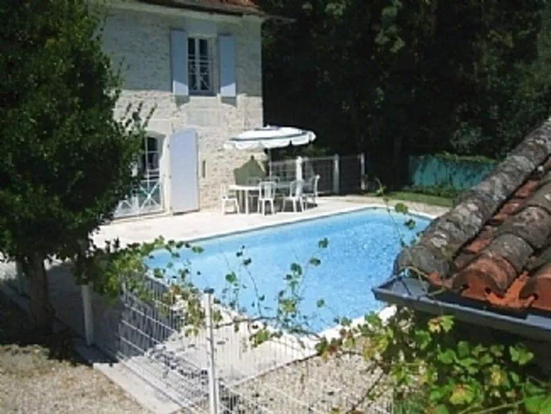 Besutiful traditional Charentaise house with private decked pool by the river
