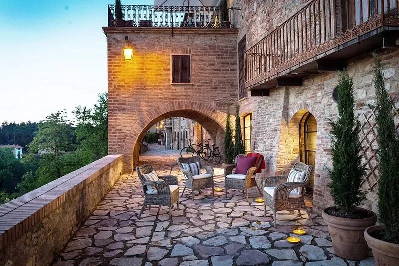 Luxurious & romantic Residence, designer interiors, heated pool & hot tub, views