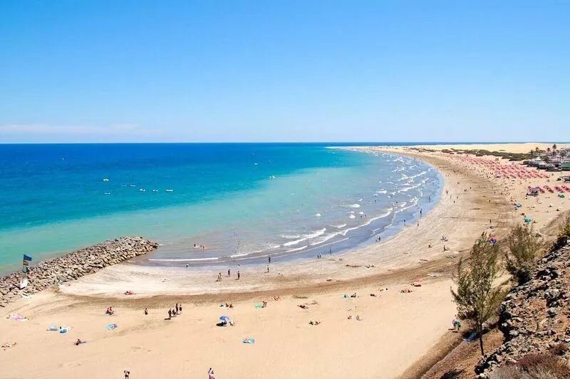 ! 5 minutes from the beach! Beautiful apartment with garden and Wifi and pool