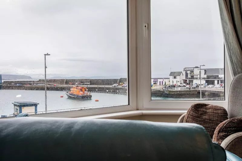 Portrush Harbour (Kerr St) townhouse.  Sleeps 19.