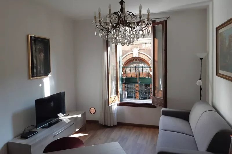 Cà Valeria - A CLASSIC SUNNY 1ST FLOOR VENETIAN HOUSE IT027042C2LNNVIZAW