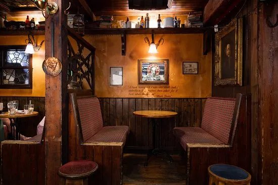 Charlie's Bar