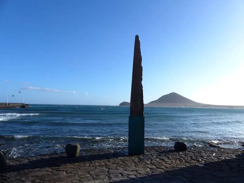 Beautiful apartment near the sea. Low with 3 bedrooms. Free glass fa