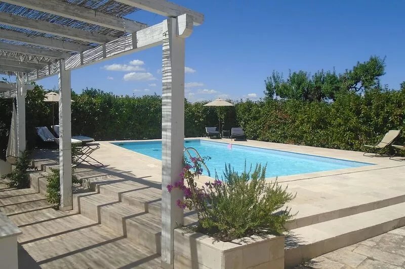 4 Bedroom 3 Shower room House in 2 acres with POOL- ideal 2 families