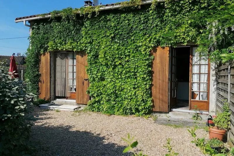17th century renovated stone built farm house with private pool and garden