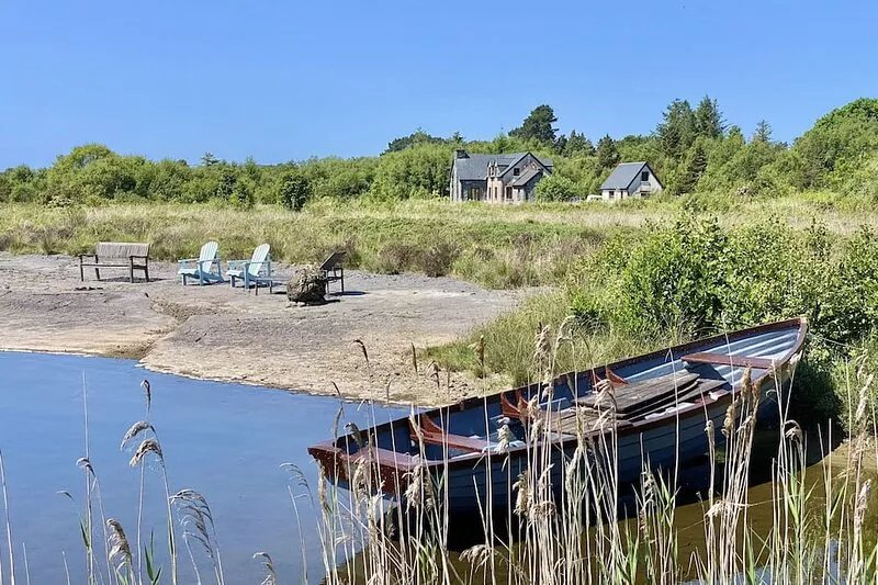 Property 450 - Oughterard - sleeps 8 guests  in 4 bedrooms