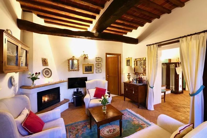 Casa Rossella - ArcenoRentalsClub  Romantic flat in Chianti Wifi Concierge Pool