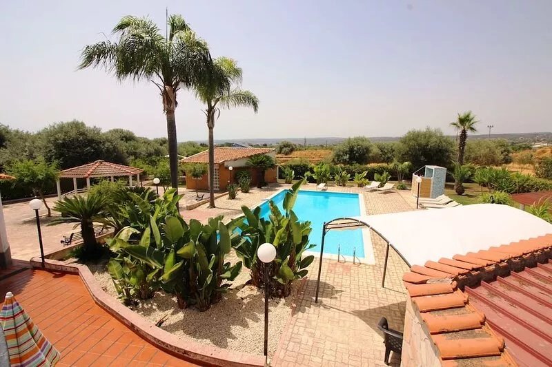 Amazing House with private swimming pool near Syracuse.....