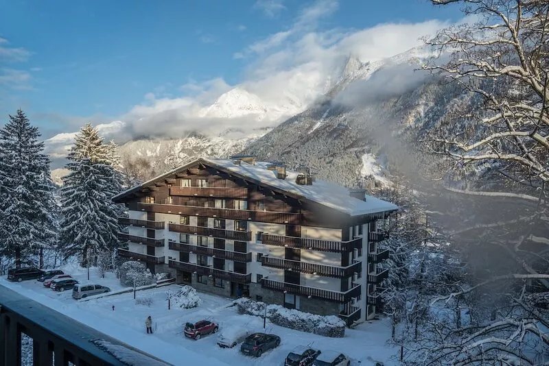 Great central location next to forest and ski lifts,spacious renovated apartment