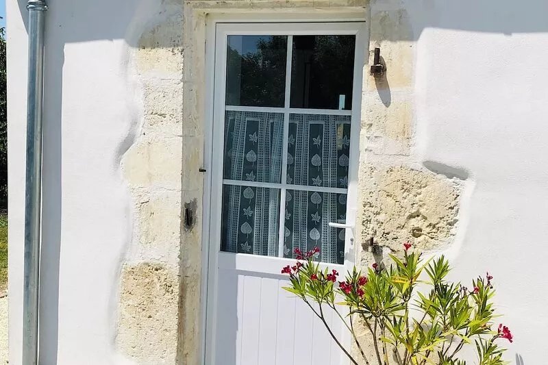 Home with swimming pool, La Rochelle and the Marais Poitevin, for 2 to 5 people.