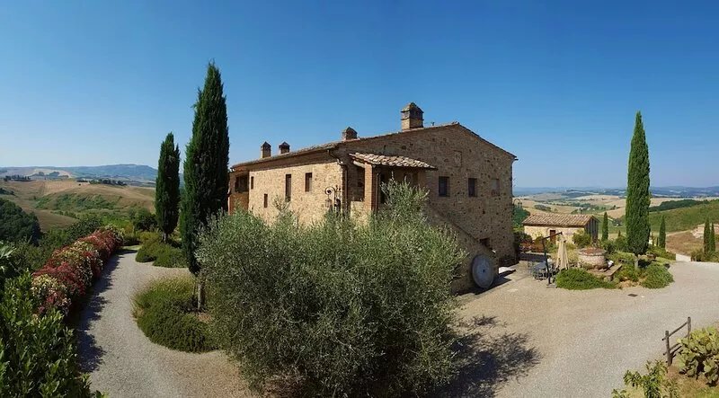 FARMH. PODERE CUNINA 25 KM SUD SIENA DI FRONTE AL MONTALCINO PRENDENDO LEZIONI