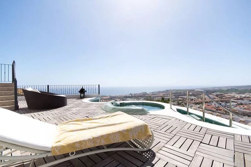 Villa Veronika. Luxury 3 bedroom Villa. Private heated infinity pool. Torviscas