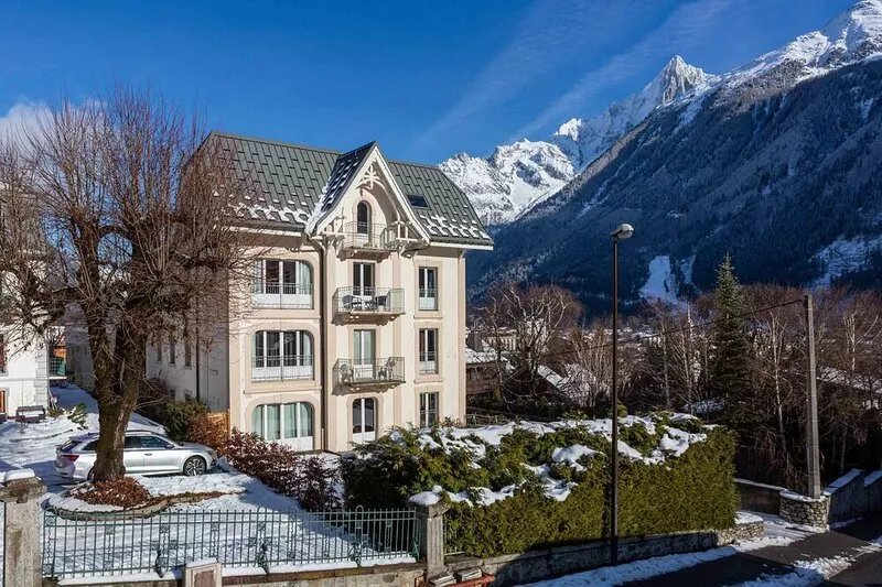 Miremont Apartment -  sleeps 8 guests  in 4 bedrooms close to Brevent lift