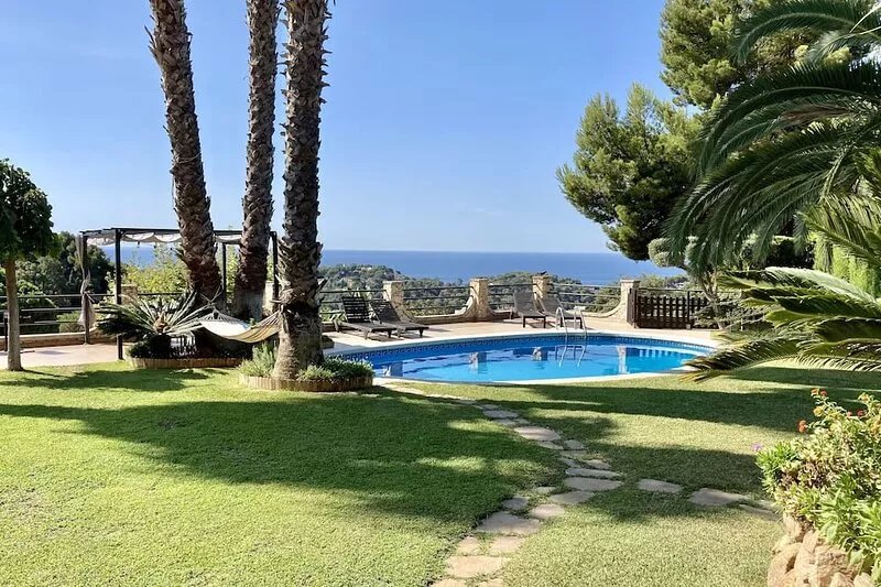 Holiday house with pool and sea views + garden for 4 pers. Costa Brava (Lloret)