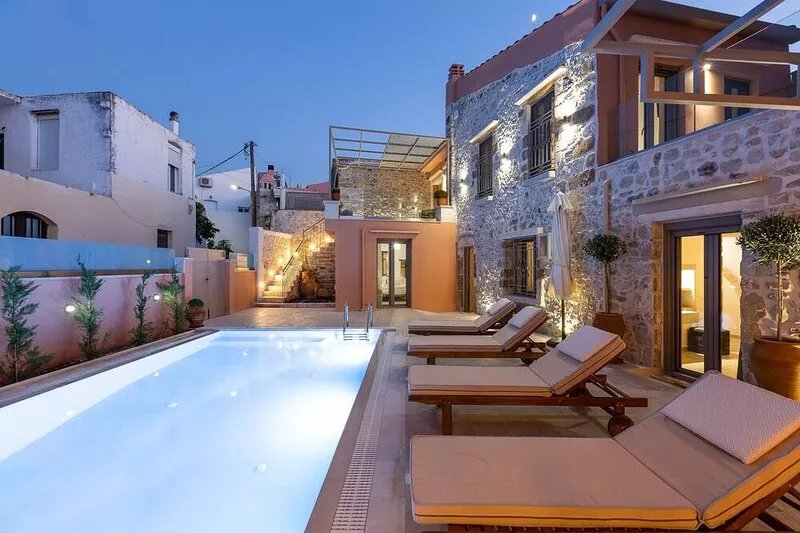 High Quality Boutique Villa-3km Away From Beach, Walking Distance to Everything!