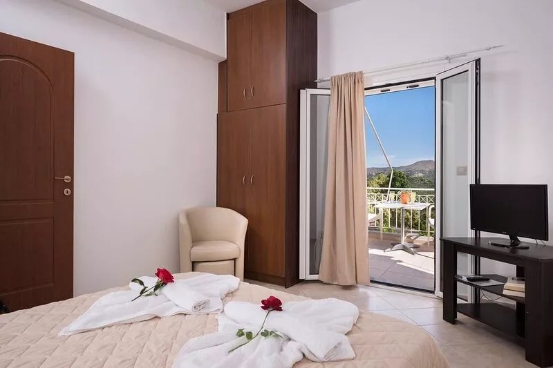 Villa Almyros 5 Bedroom  Luxurious  Villa close to the beach