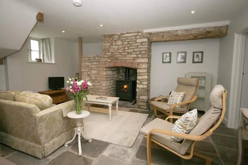 In peaceful rural location within walking distance of  lovely pub, near Bath.