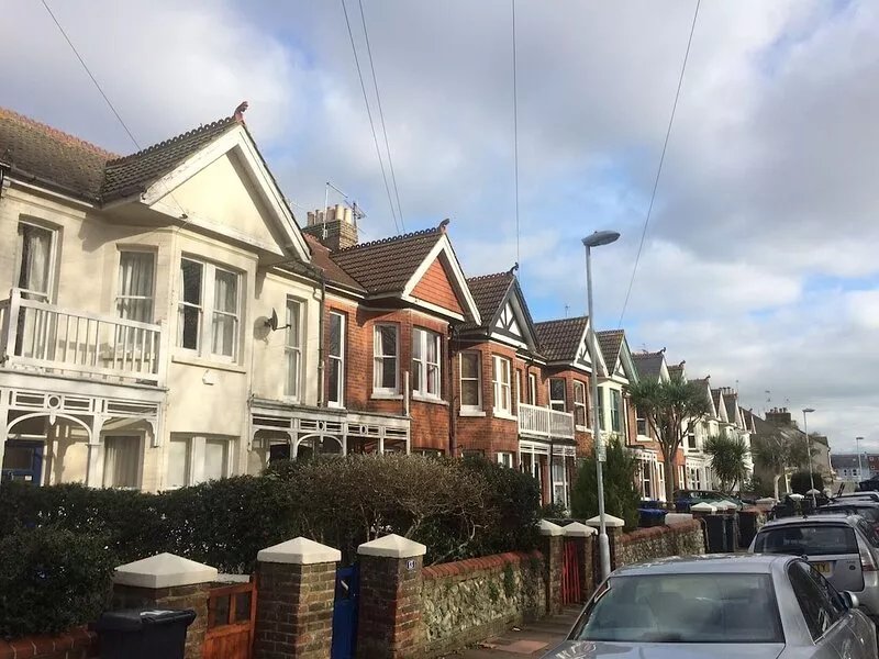 A spacious two bedroom flat close to Worthing town, beach and train station