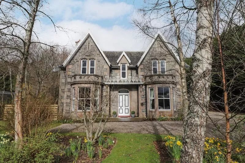ARDEN HOUSE, family friendly, character holiday cottage in Kingussie