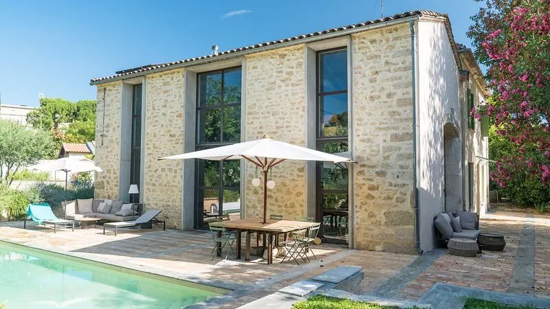 Magnificent villa, swimming pool and large landscaped garden, Montpellier center