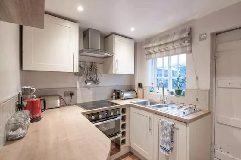 Charming Georgian flint cottage