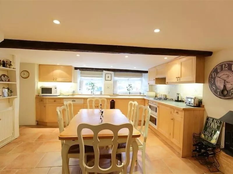 PIKE COTTAGE, family friendly, with open fire in Stow-On-The-Wold