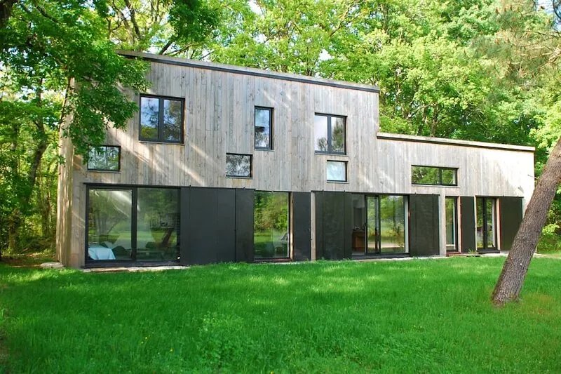 CONTEMPORARY WOODEN HOUSE, IN THE WOODS, FOR 6 PEOPLE, BEACH 3 KM !!