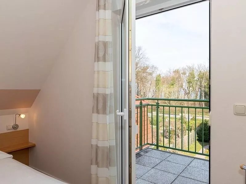 Quiet, pretty apartment near the beach with a balcony in the idyllic city