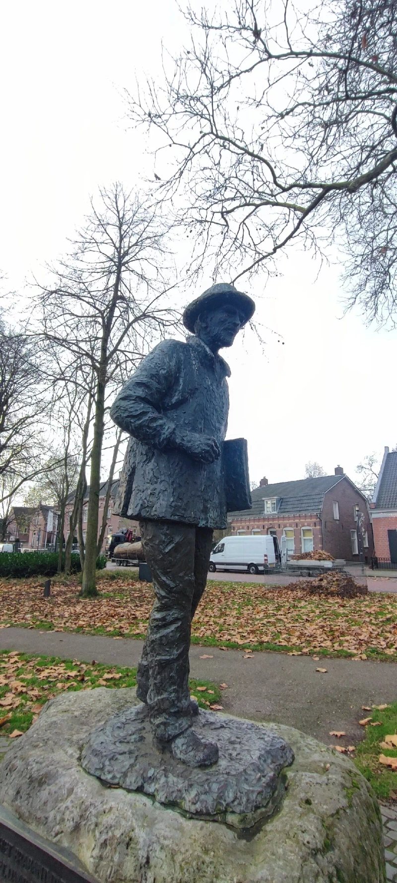 Vincent Van Gogh Statue