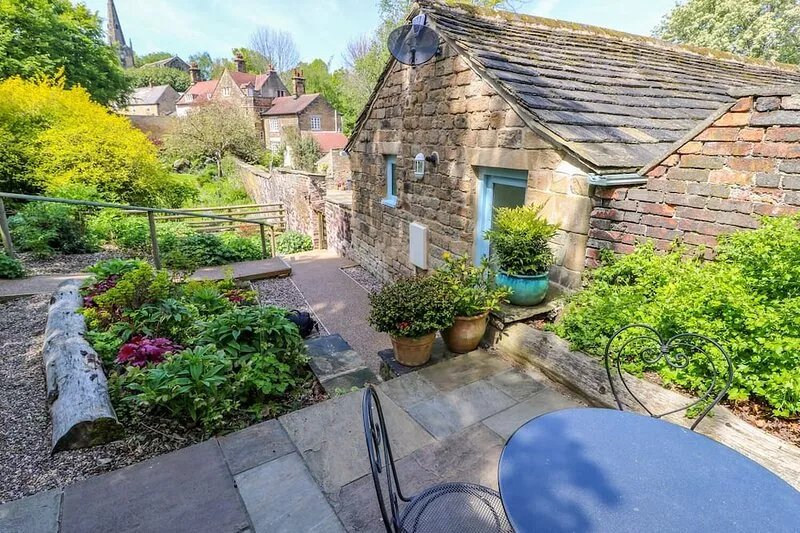 VALE BARN, family friendly, character holiday cottage in Dronfield