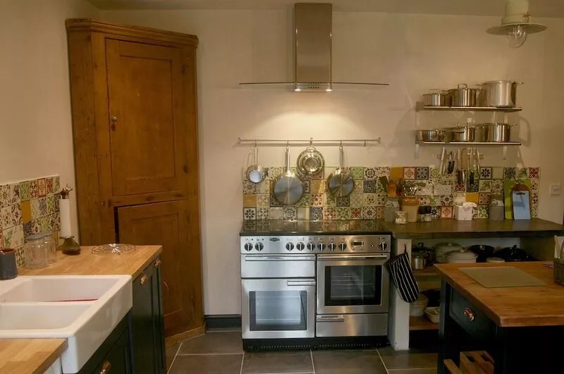 Creatively converted barn in rural hideaway in easy reach of the M4/A40