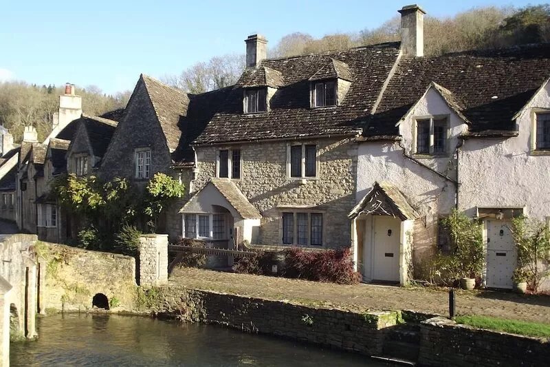 A picturesque 15th century three storey stone cottage fully equipped & furnished