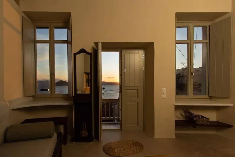 Petrino - Fully renovated Venetian Kastro apartment with sea views