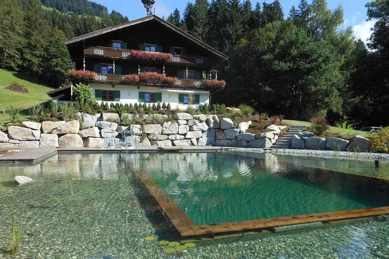Farm on a sunny plateau * Large apartment * 10-12 pers.* NEW * swimming pond