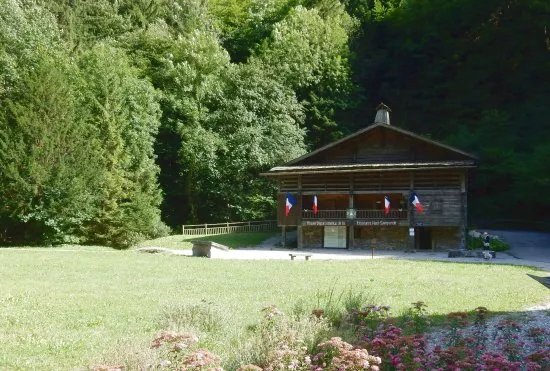 Musee de la Resistance / Necropole de Morette