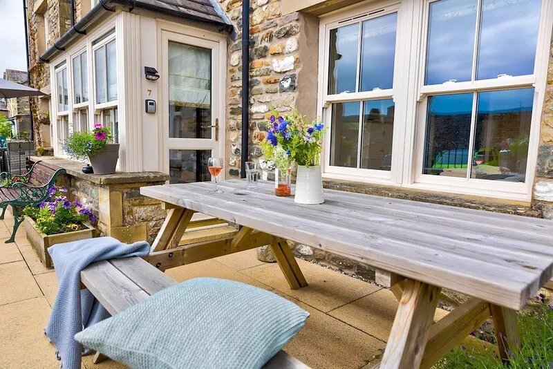 Howgills Apartment 7 (self-catering accommodation with free parking and Wi-Fi)