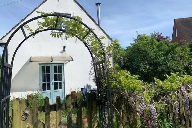 The Old Schoolroom by Bloom Stays  - sleeps 4 guests  in 2 bedrooms