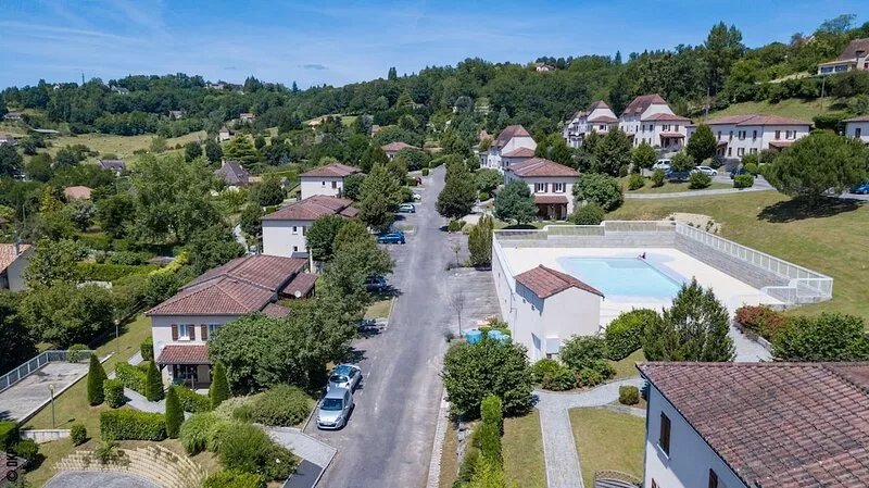 Comfortable villa offering an unobstructed view of the heights of Sarlat