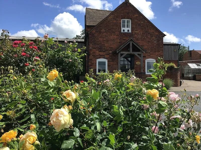 Just south of Shrewsbury. Sleeps 4. Beautiful rural setting - adequate parking.
