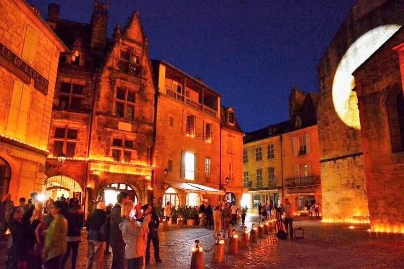 BRIGHT & AIRY APPARTEMENT WITH AC & 33M²TERRACE SET IN THE HEART OF SARLAT