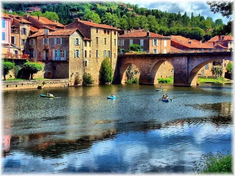 Charming house with very large heated pool in Caylus
