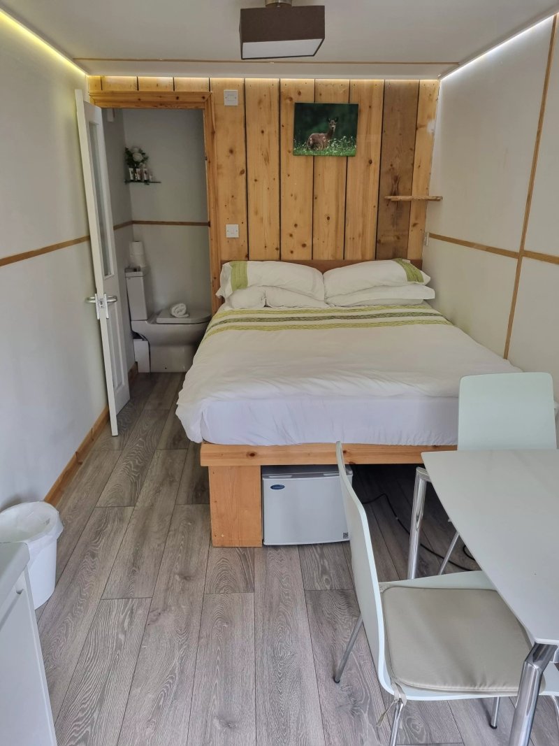The Old Bread Lorry with hot tub