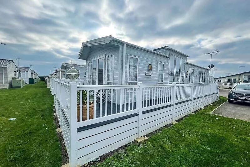 Luxury caravan at Seaview Holiday Park in Kent ref 47034PB