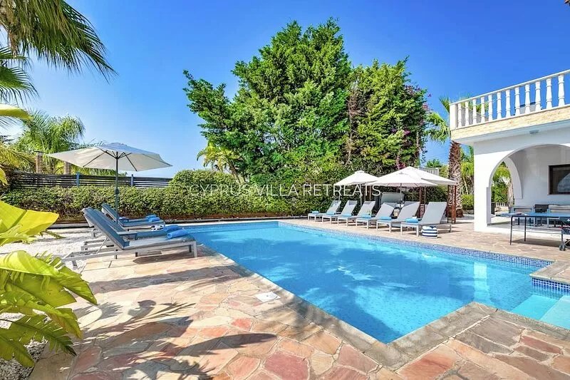 Huge Villa, 1 Min From Beach, Private Heated Pool, Hot Tub