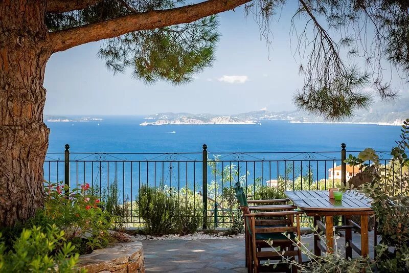 Villa with stunning view out to the sea accross the viladge of Glossa