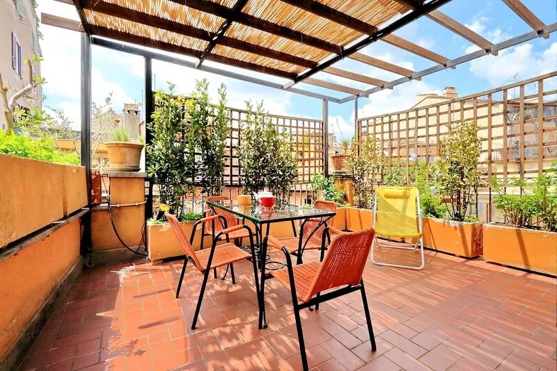 Apartment with private terrace in the center of Rome