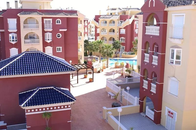 Gorgeous penthouse, upgraded in 2025, with sea views, free Wi-Fi and English TV