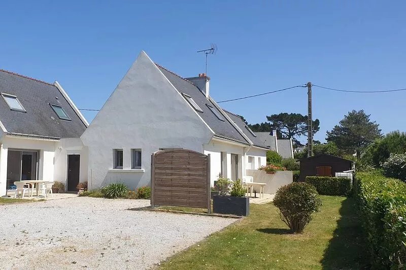Independent twin villas 100m from the sea