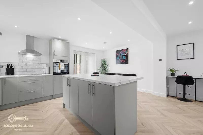 Modern & Spacious 3Bedroom property, 0.7 miles from Ethiad stadium & Co-Op Live